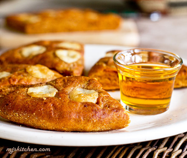 Red Chile Garlic Bread with Manchego Cheese by @mjskitchen