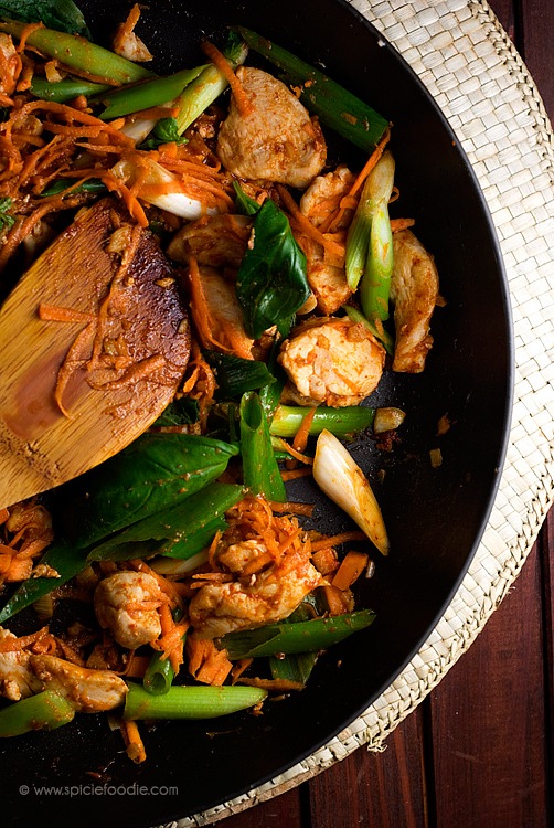 Curried Spicy Chicken and Basil by @SpicieFoodie | #chicken #Thai #curry