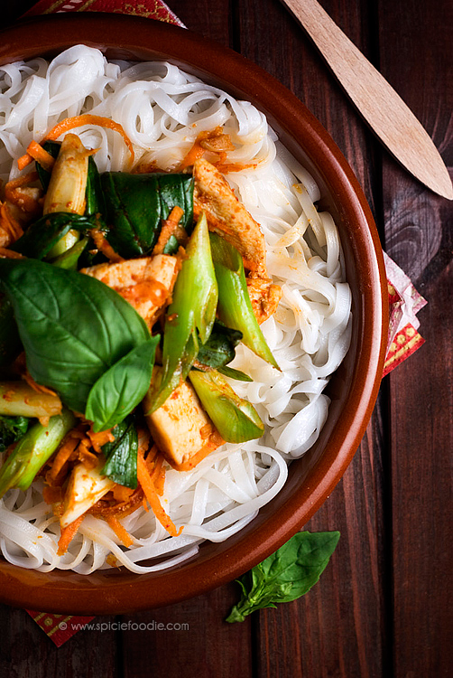 Curried Spicy Chicken and Basil by @SpicieFoodie | #chicken #Thai #curry