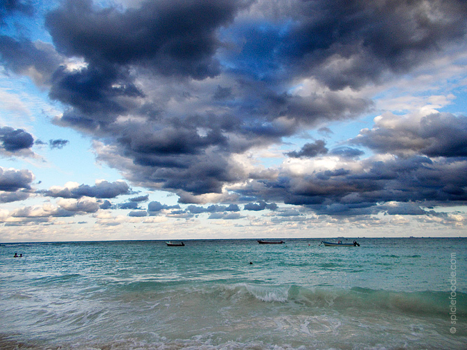 Sunday Snapshots: Beach Stroll by @SpicieFoodie | #photography #beach #beachlife #Mexico #Playa