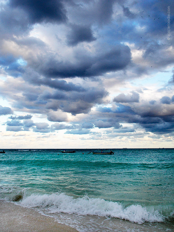 Sunday Snapshots: Beach Stroll by @SpicieFoodie | #photography #beach #beachlife #Mexico #Playa