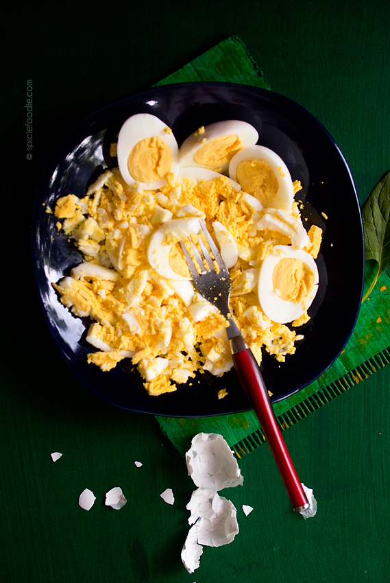 Egg Salad with Chipotle Pepper by @SpicieFoodie | #eggs #eggsalad #chipotlepepper #spicy #vegetarian