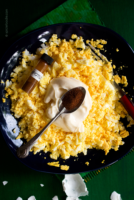 Egg Salad with Chipotle Pepper by @SpicieFoodie | #eggs #eggsalad #chipotlepepper #spicy #vegetarian