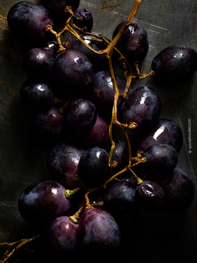Sunday Snapshots: Grapes Obscura by @SpicieFoodie | #foodphotography #darkmoody